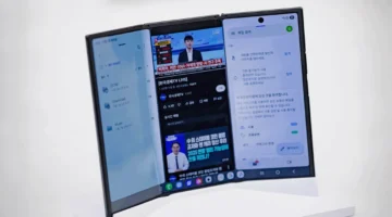 تصميم جديد.. سامسونغ تطرح أول هاتف ثلاثي الطي بشاشة 10 بوصات